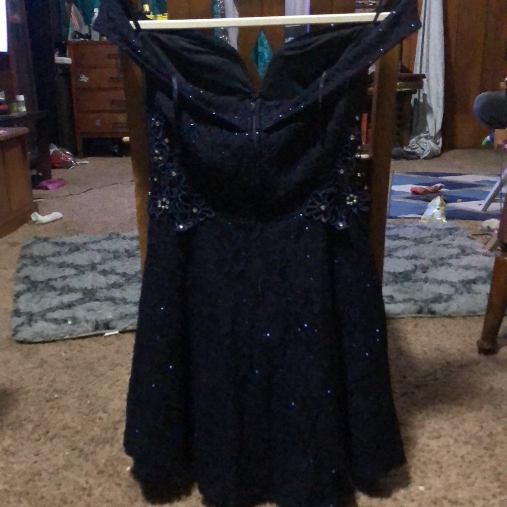 Beautiful 🤩 Juniors lace off the shoulder midi dress 👗 - Picture 8 of 14